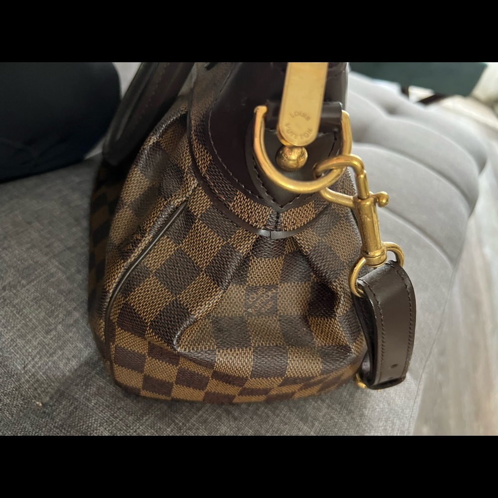 Authentic Louis Vuitton Trevi pm - Picture 2 of 9
